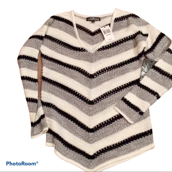 Almost Famous Sweaters - NWT! Fun V-neck chevron striped b&w sweater.